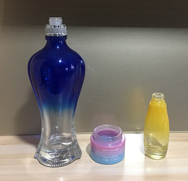 水性雷火体育·在线（中国）官方网站金属烤漆在酒瓶和化妆瓶上的运用